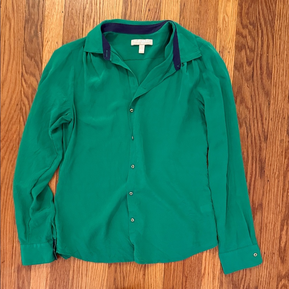 Banana Republic Kelly Green Silk Button-Down Shirt/Blouse with Gold Buttons